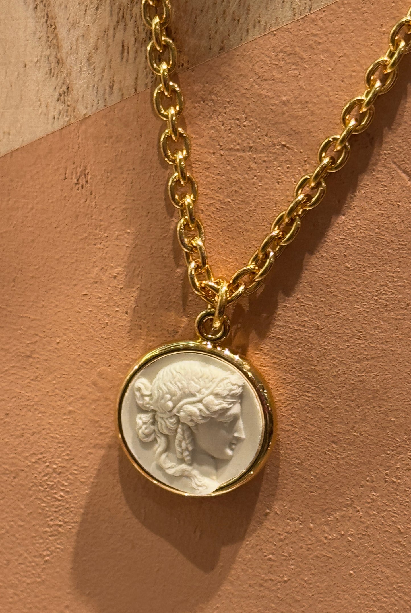 Collier Medaille beige