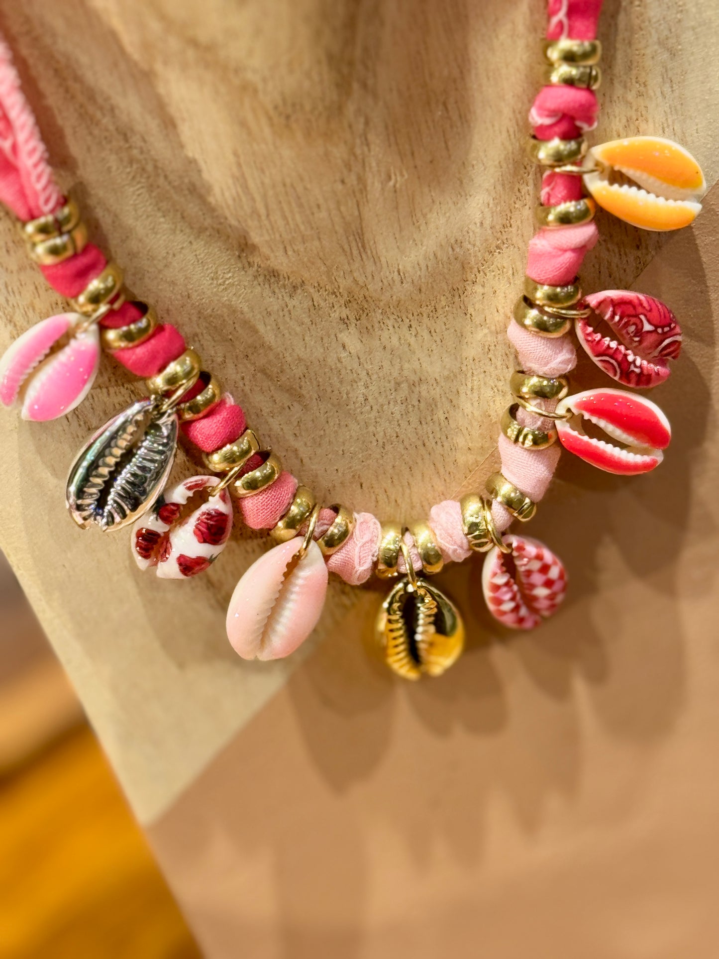 Collier Shell ruban rose
