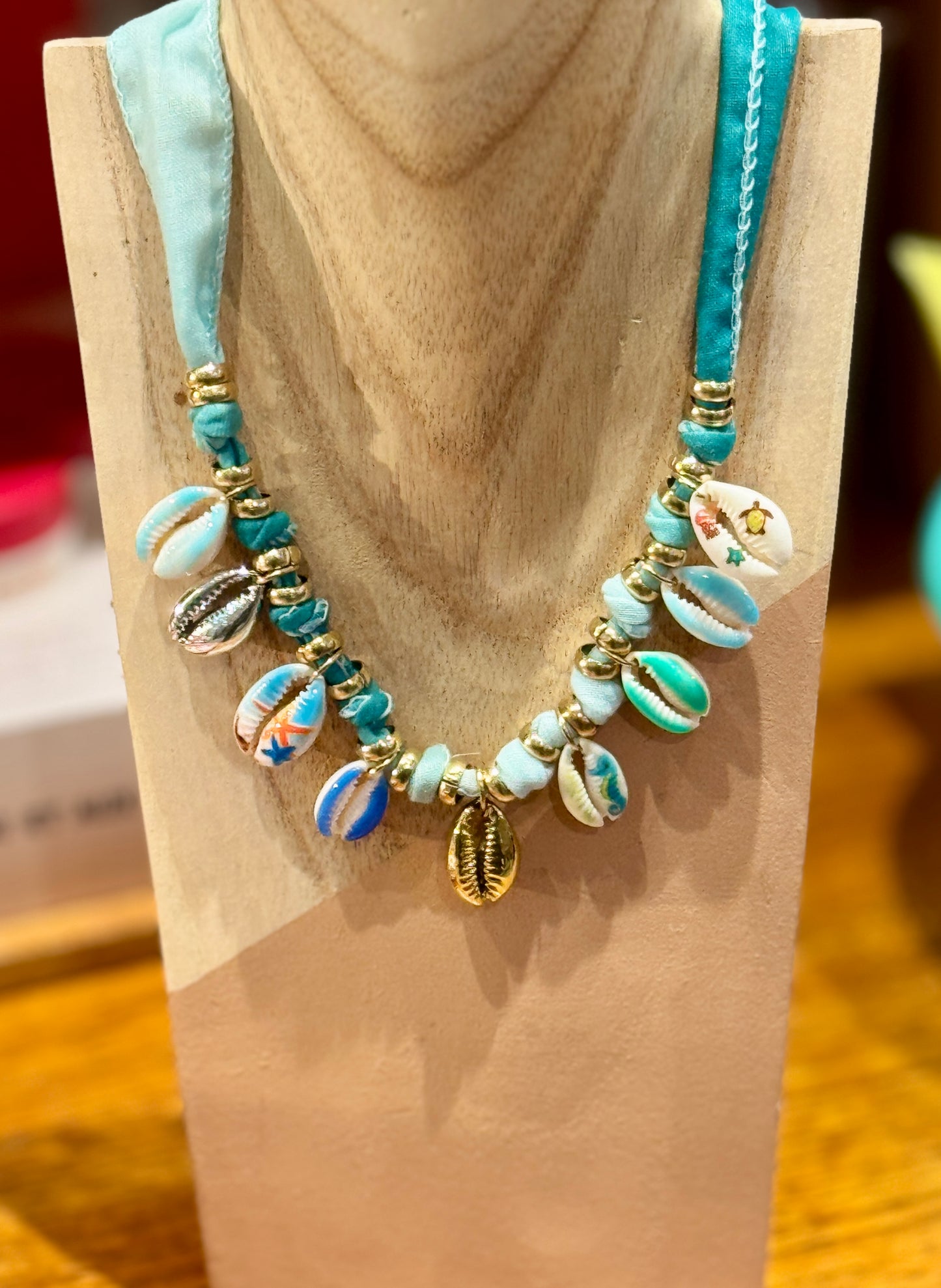 Collier Shell ruban bleu