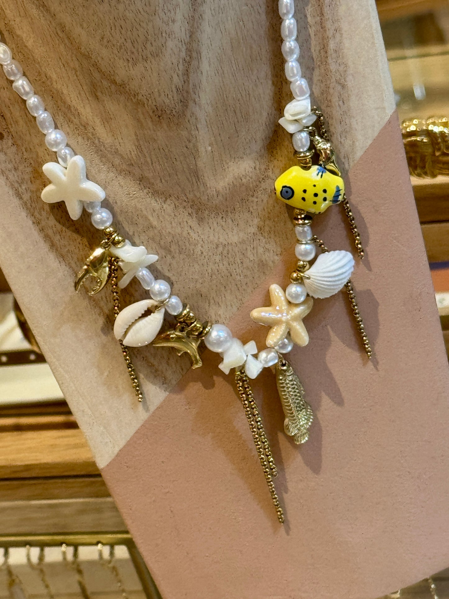 Collier Yellow Fish