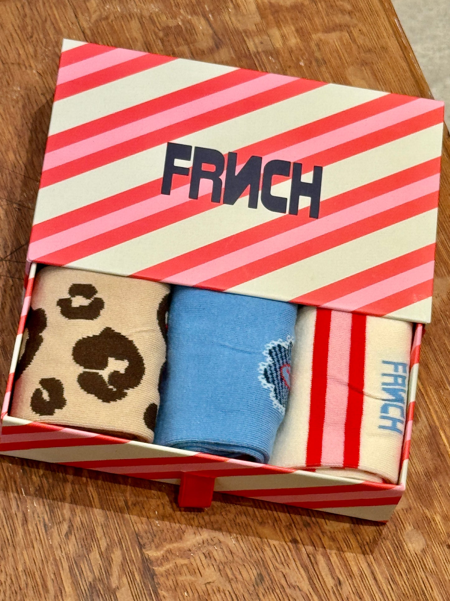 Boite rose de 3 chaussettes Fun