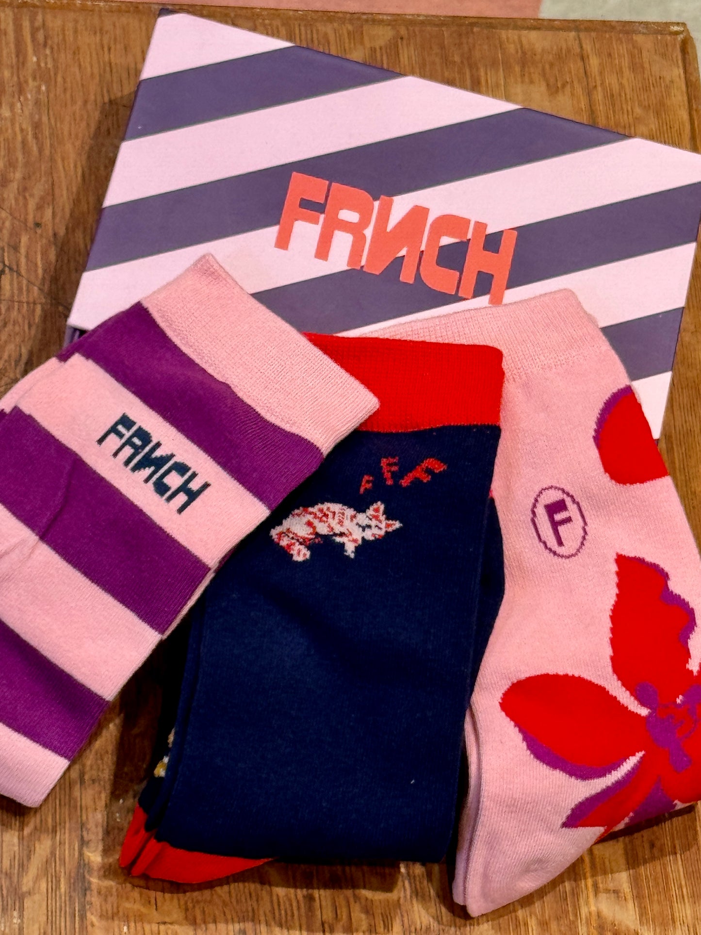 Boite violette de 3 chaussettes Fun