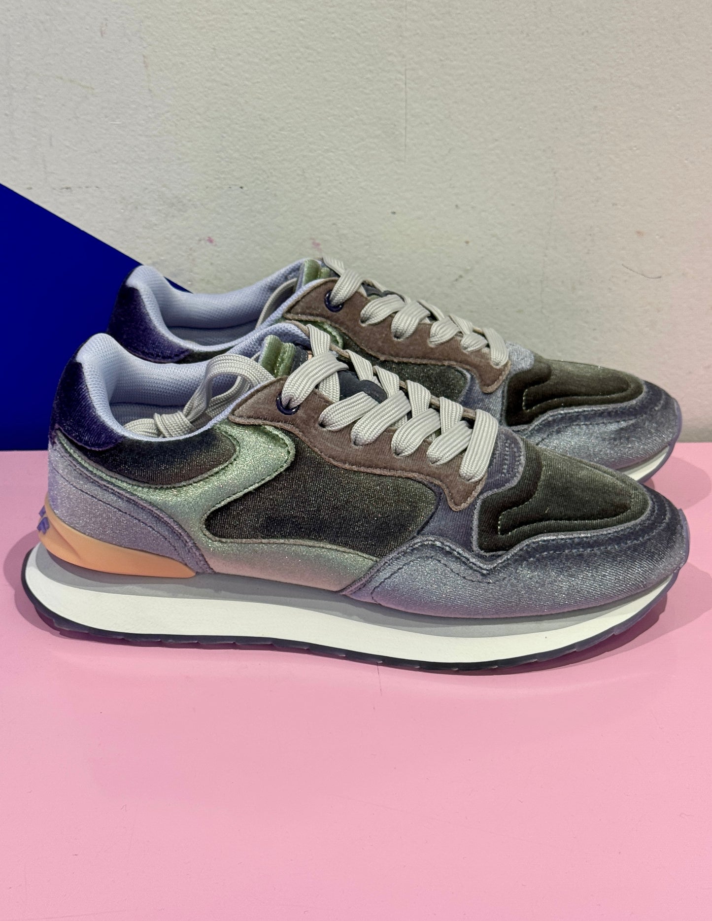 Baskets City kaki