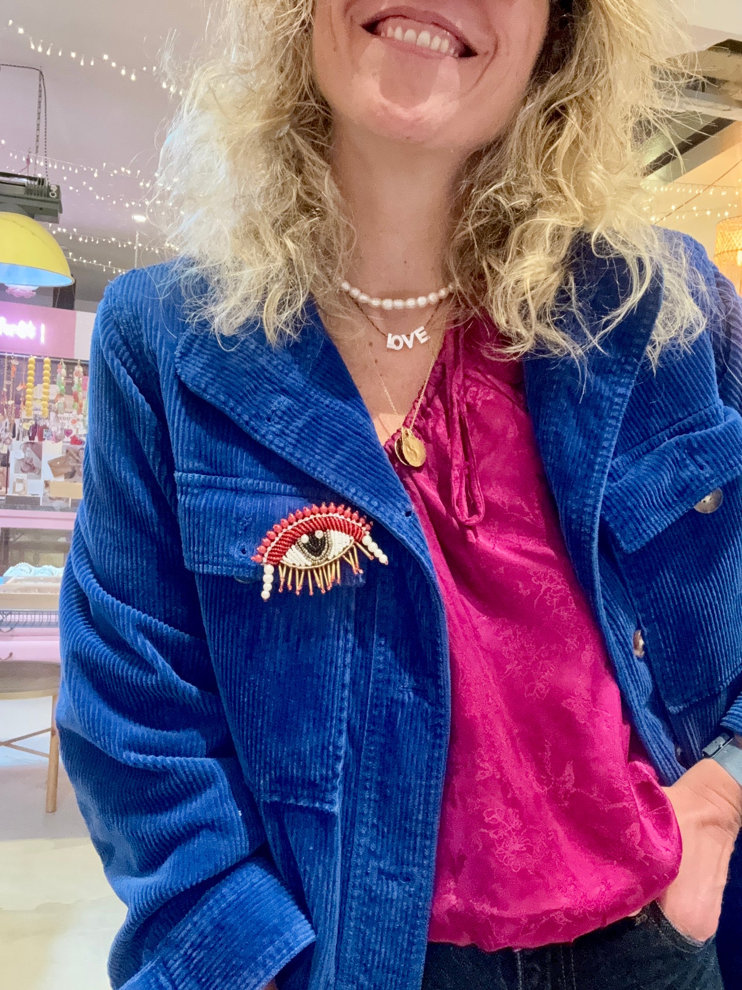 Broche Big Eye rouge