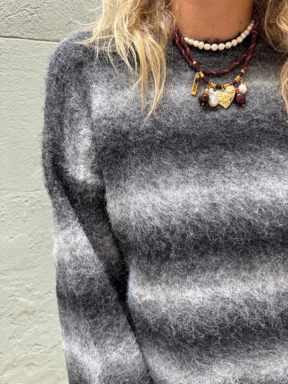 Pull Catherine Lara