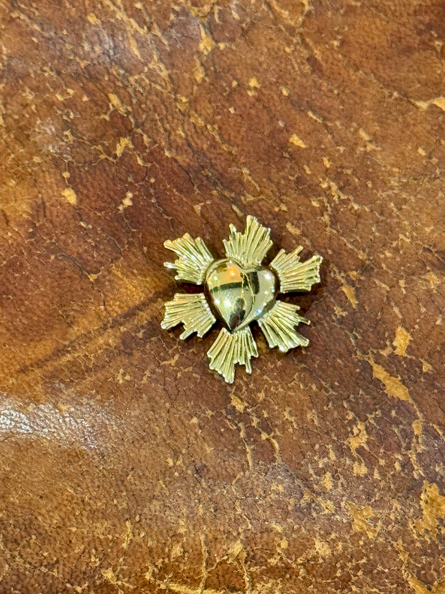 Broche Coeur Sacré Gold