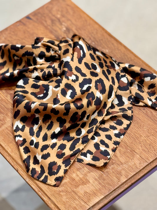 Foulard Léopard camel