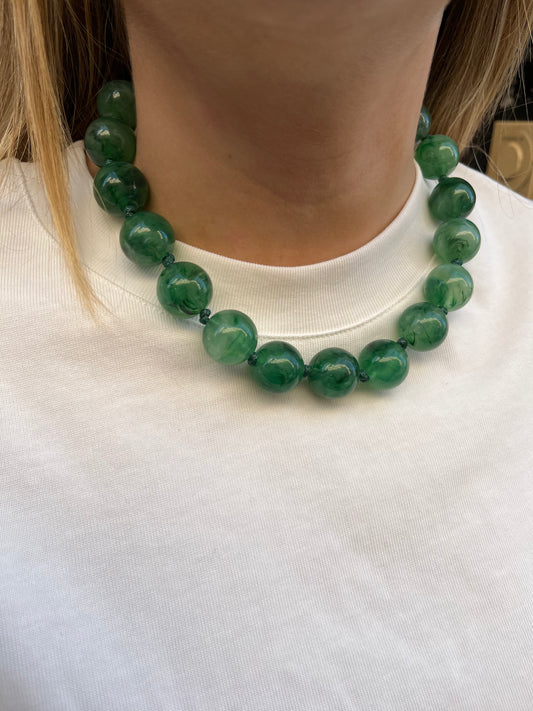 Collier Jet 27